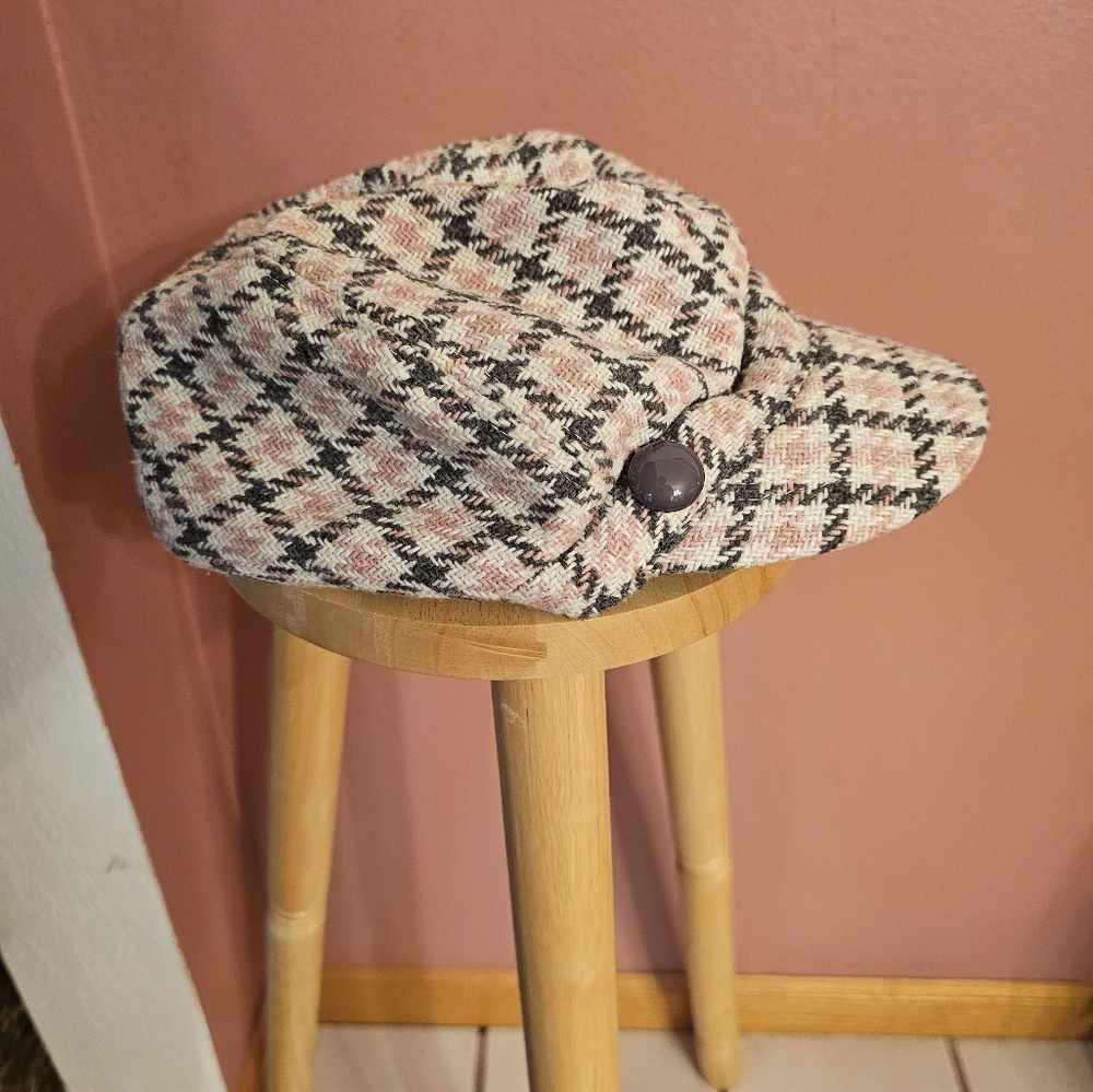 Newsboy Style Pink/Gray Cap